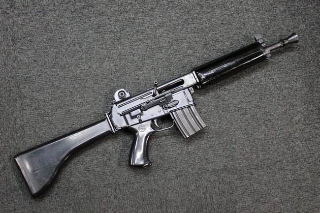 AR180Sから改造されたAR18S